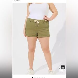 NWT 3.5 Inch Pull-On Weekend Stretch Twill Short TORRID